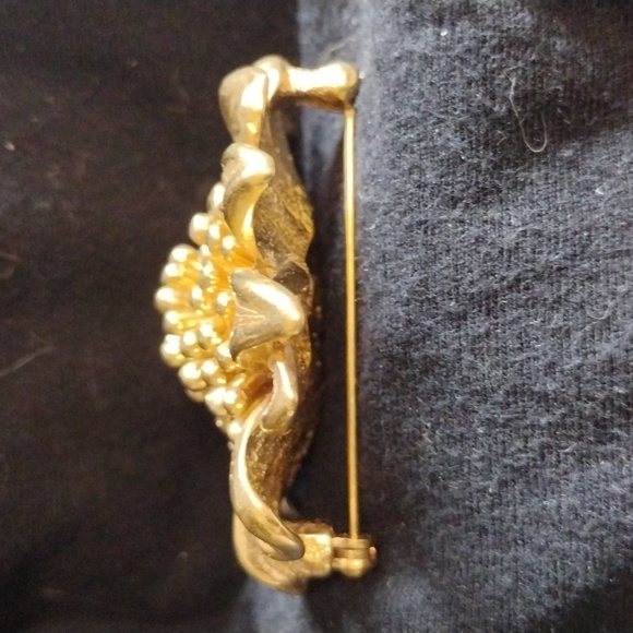 Morning glory and large flower - Picture 3 of 8